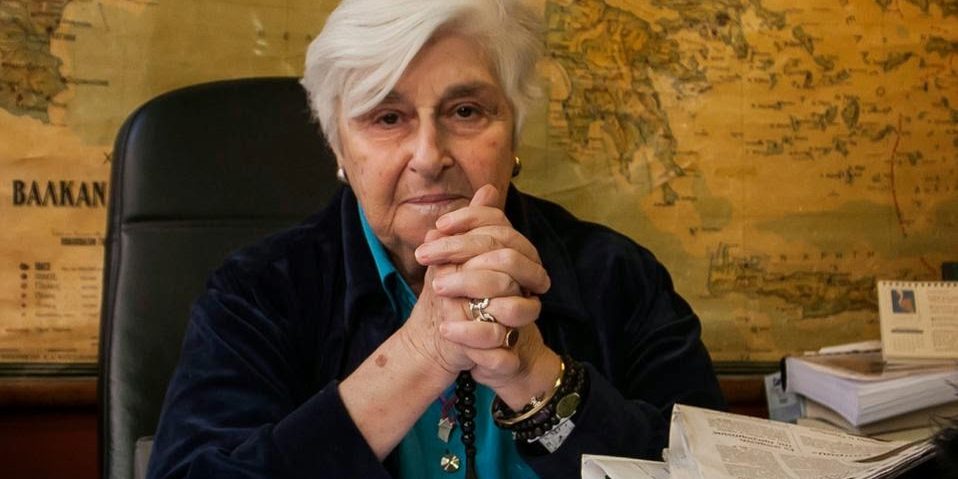 epikhdeios-logos Επικήδειος λόγος για την Μάνια Καραϊτίδη από την Ελένη Λαδιά