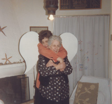 Με την μητέρα της
