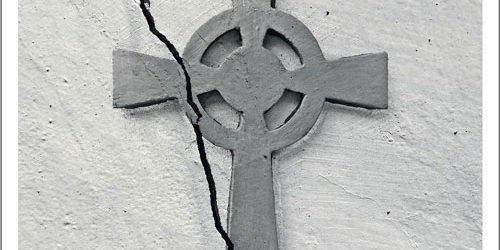 Για πρώτη φορά στην Ελλάδα μεταφράστηκε το Ιερόν του Ρούντολφ Όττο από την συγγραφέα Ελένη Λαδιά, σε συνεργασία με την Ιωάννα Παπαϊωάννου. Κυκλοφορεί από τις Εκδόσεις Αρμός